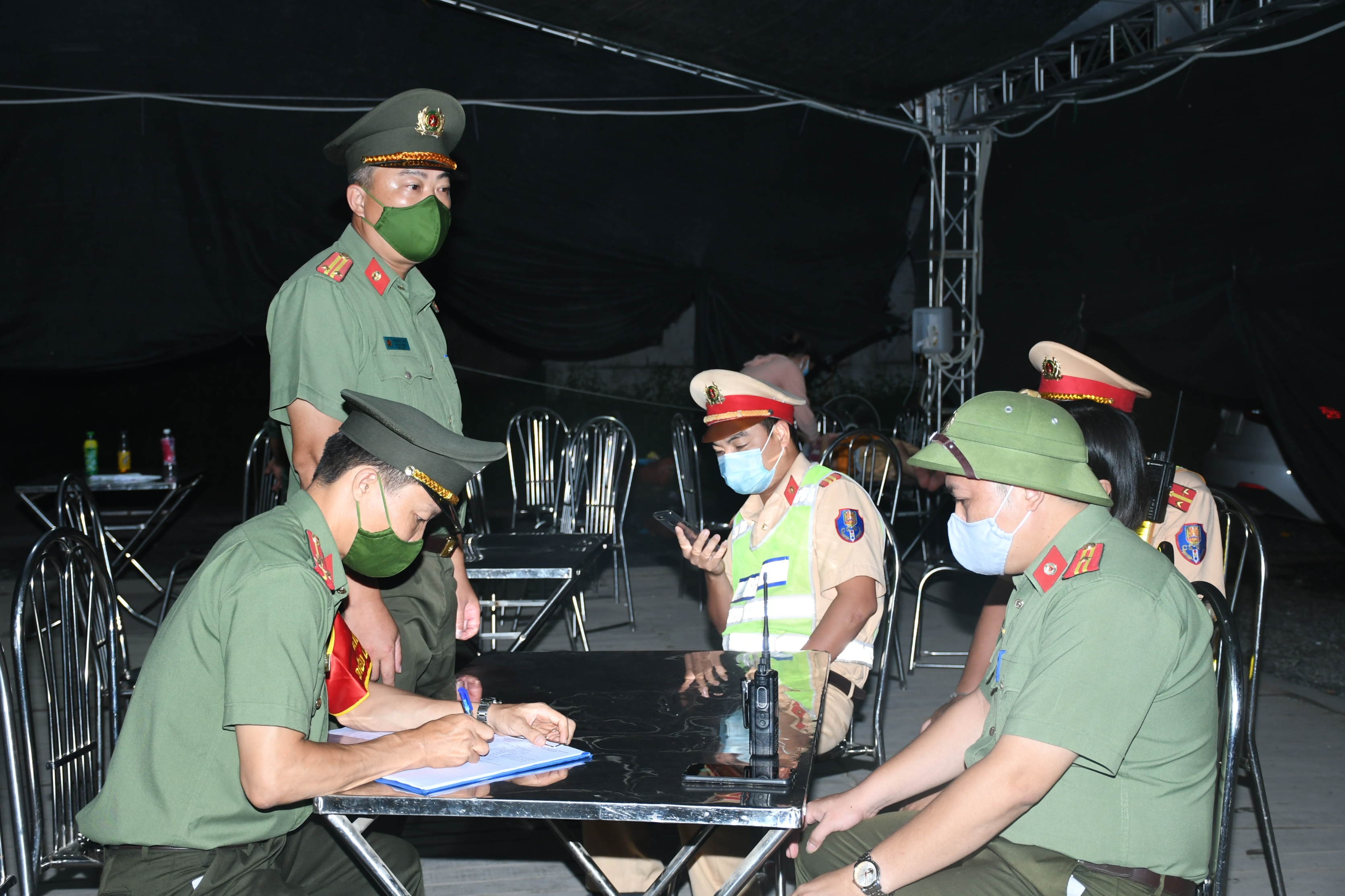 Kiểm tra, đôn đốc việc chấp hành điều lệnh Công an nhân dân